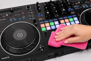 Onderhoud van je DJ-apparatuur: tips voor een langere levensduur